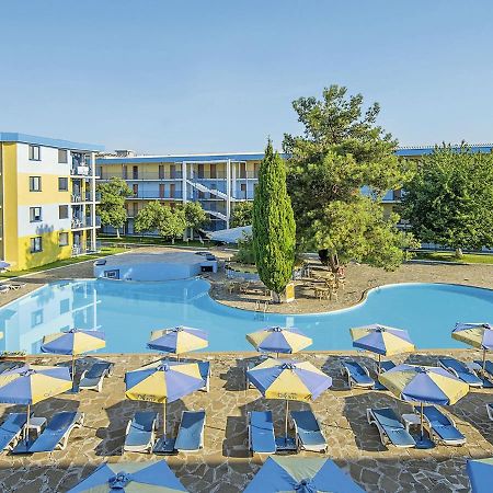 Hotel Azurro Pantai Sunny Bagian luar foto