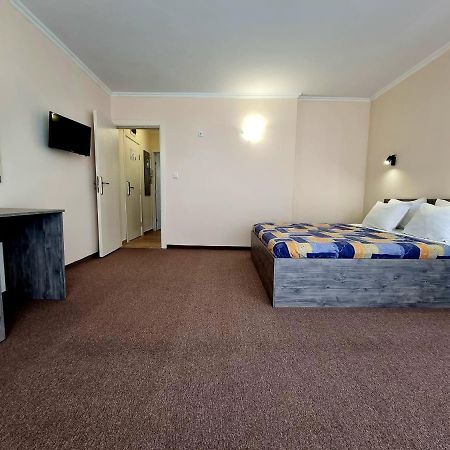 Hotel Azurro Pantai Sunny Bagian luar foto
