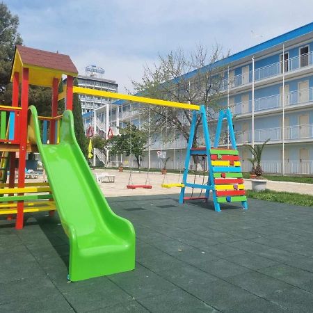 Hotel Azurro Pantai Sunny Bagian luar foto