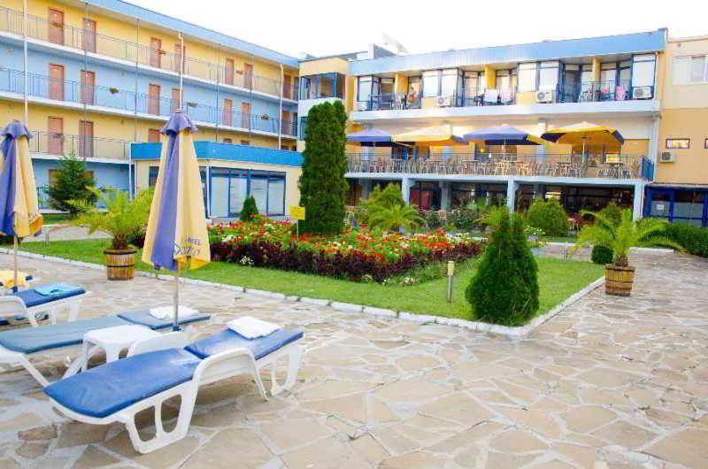 Hotel Azurro Pantai Sunny Bagian luar foto