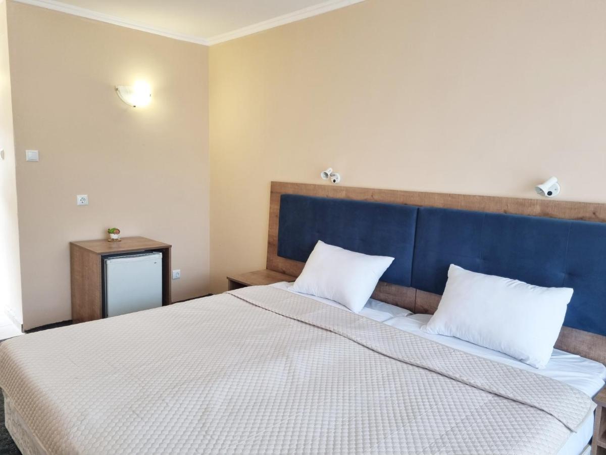 Hotel Azurro Pantai Sunny Bagian luar foto