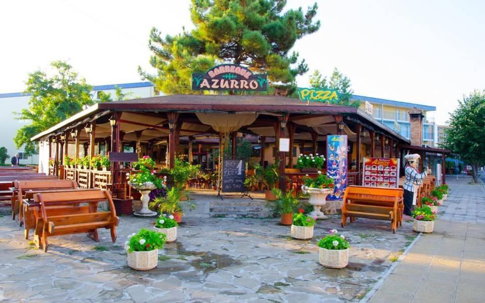 Hotel Azurro Pantai Sunny Bagian luar foto