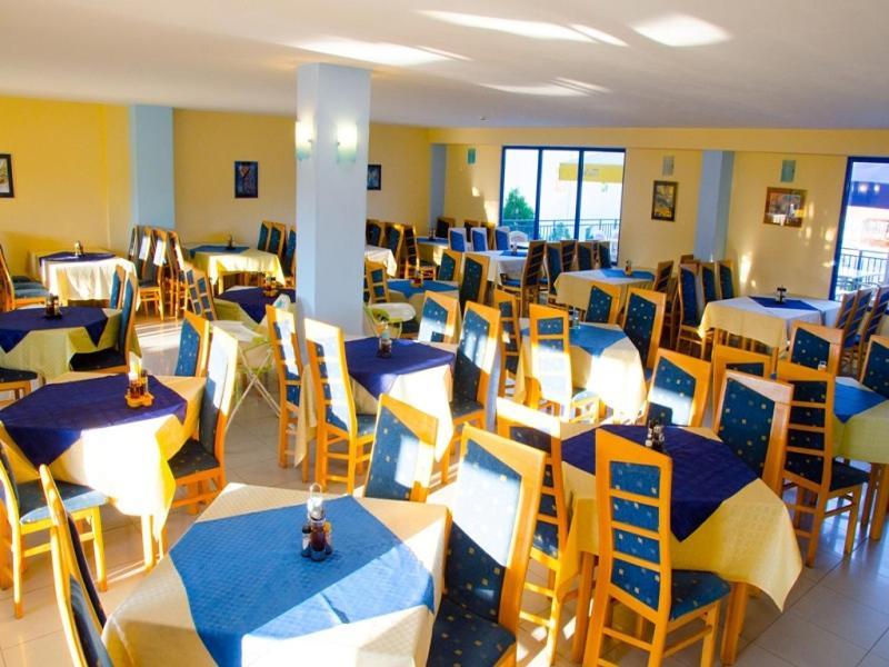 Hotel Azurro Pantai Sunny Bagian luar foto