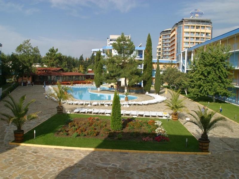 Hotel Azurro Pantai Sunny Bagian luar foto