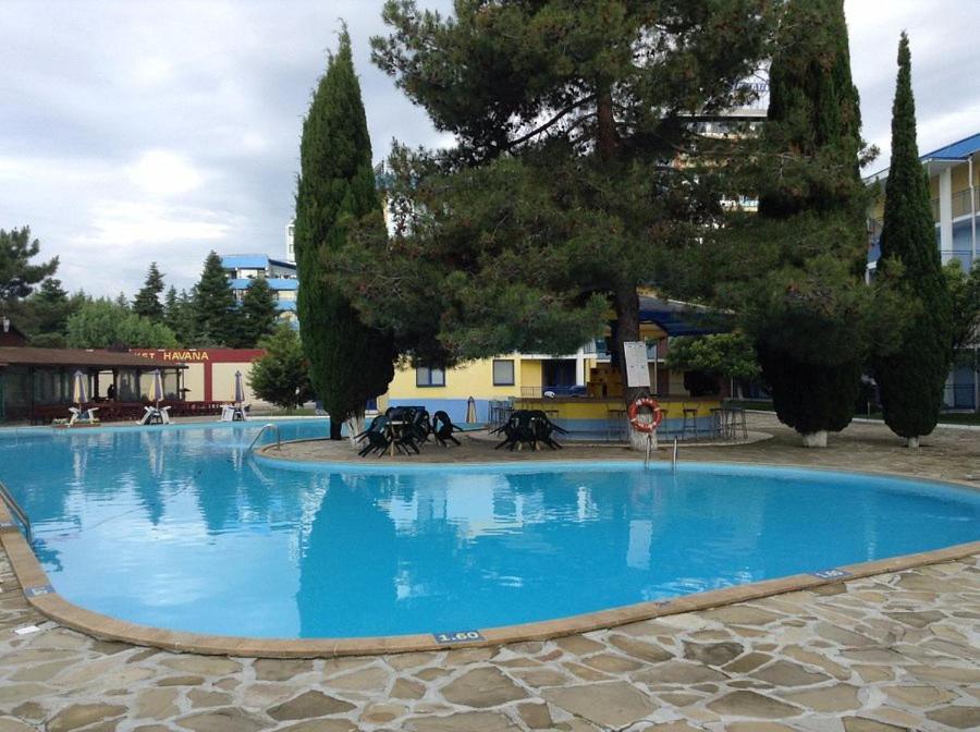 Hotel Azurro Pantai Sunny Bagian luar foto