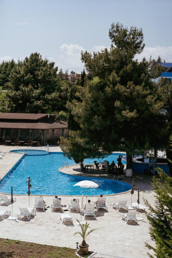 Hotel Azurro Pantai Sunny Bagian luar foto