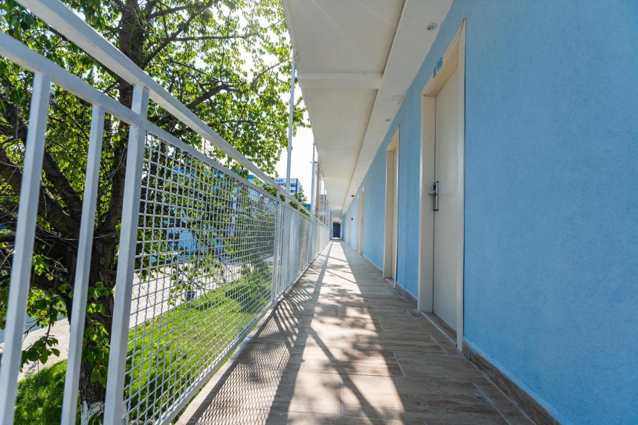Hotel Azurro Pantai Sunny Bagian luar foto