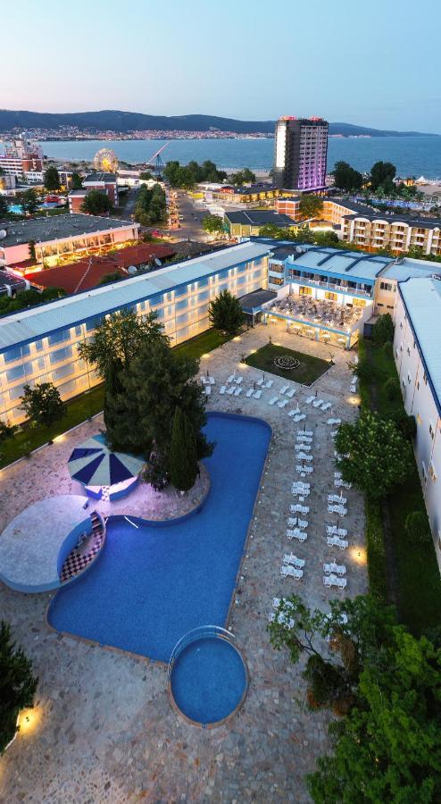 Hotel Azurro Pantai Sunny Bagian luar foto