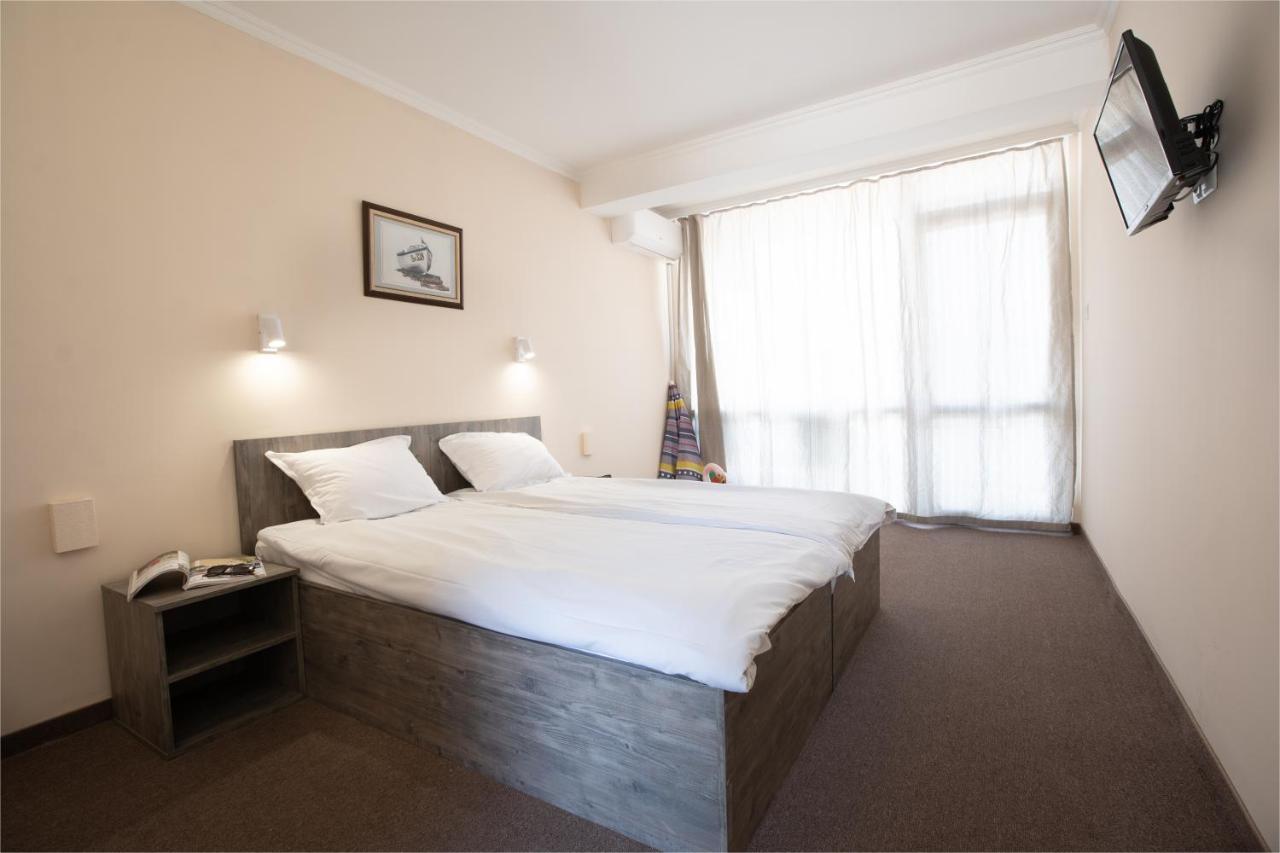 Hotel Azurro Pantai Sunny Bagian luar foto