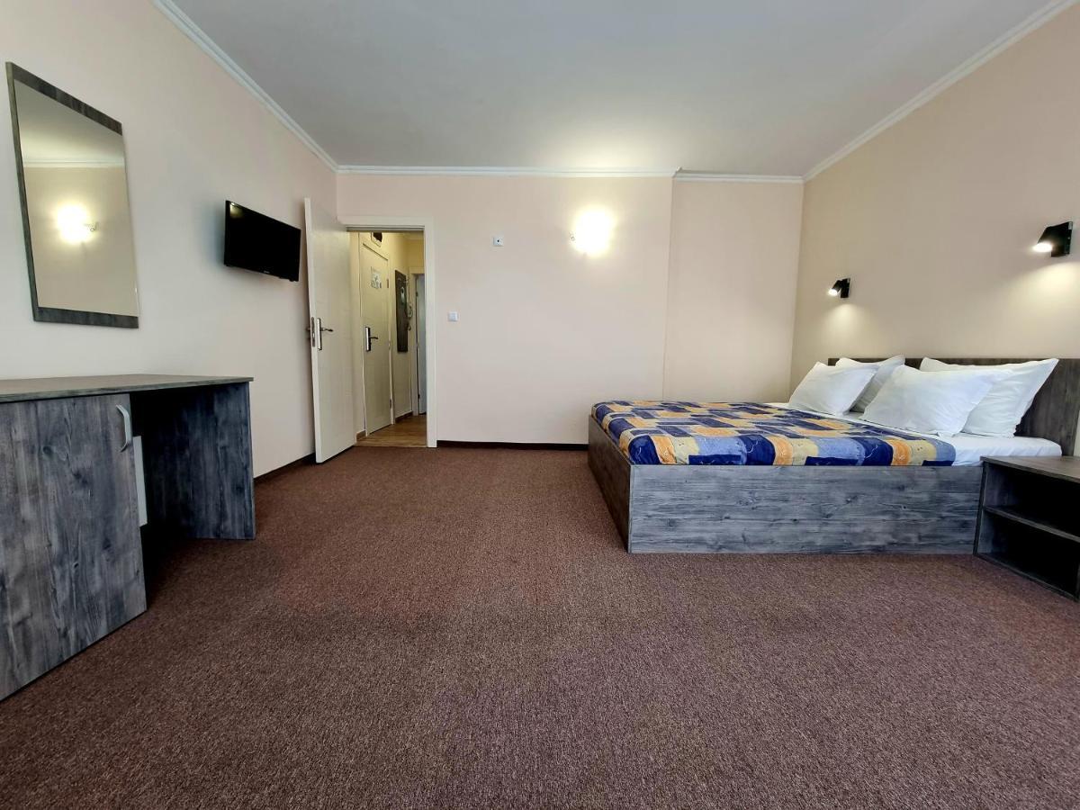 Hotel Azurro Pantai Sunny Bagian luar foto